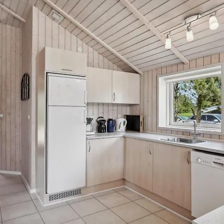 Holiday home Hialmar - 300m From The Sea In Ne Jutland By Interhome *